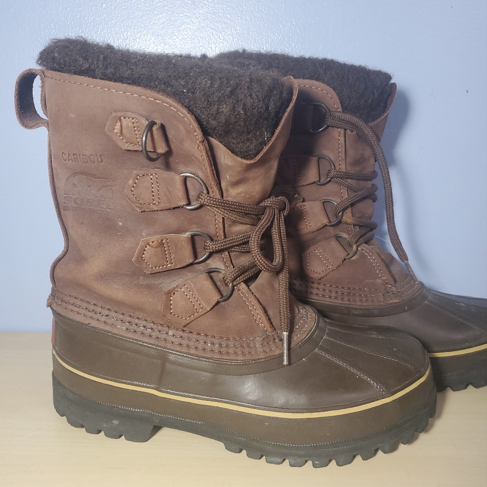 Sorel Caribou Woman Boots Size 6 Leather 100% natural rubber sole Canada Made